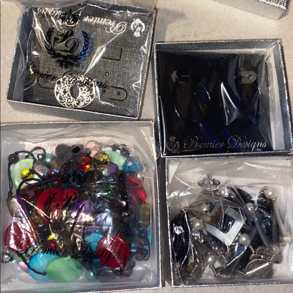 Premier Designs- lot of 4